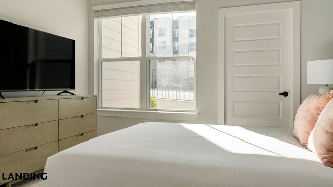 Foto del edificio - 1270 Hillcrest Dr