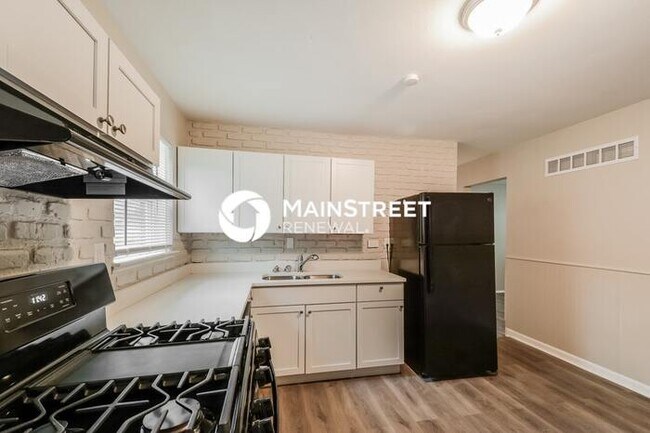 Foto del edificio - 3 Bedroom Pet-Friendly Home in St. Louis, MO with Main Street Renewal