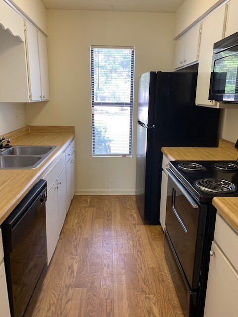 Building Photo - Avalon Townhomes