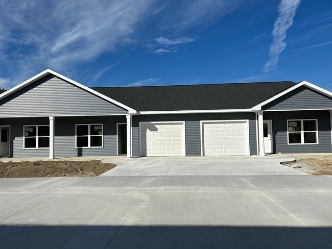 2 bed 1 bath ranch w/attached garage - Urban Nest Apartments