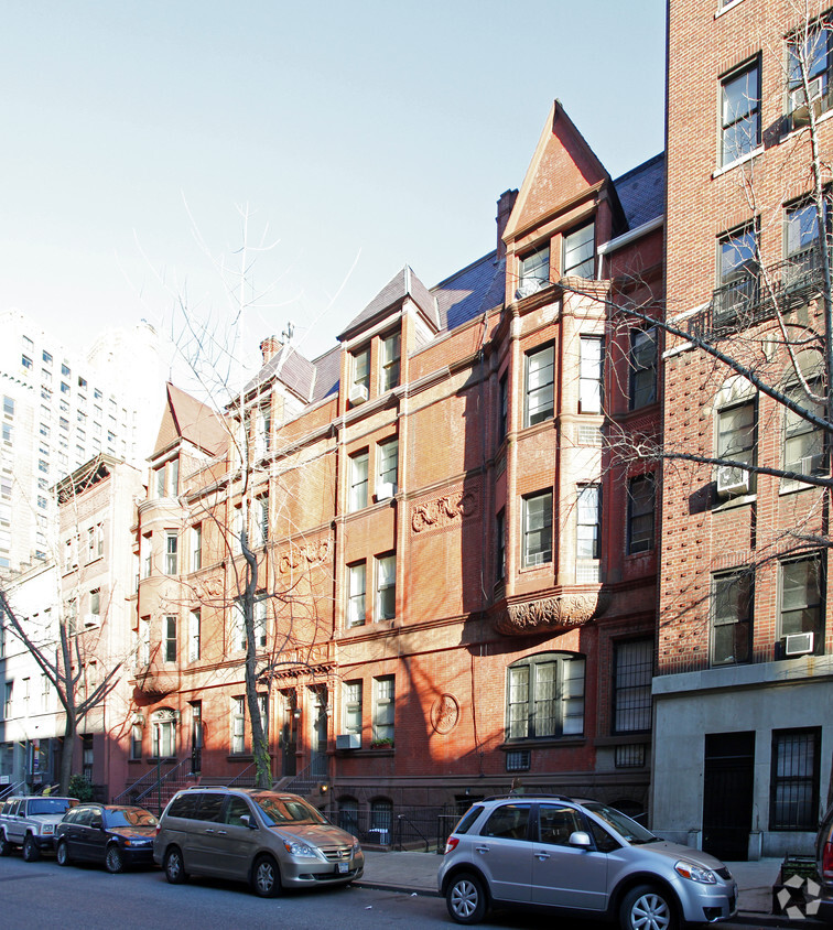 Building Photo - 159 W 74th St