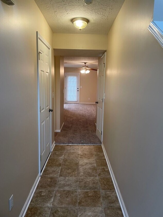 Foto principal - 122 Darby Woods Ct