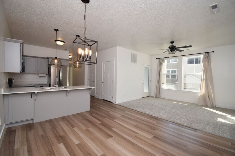 Primary Photo - 1807 W Eaglewood Dr