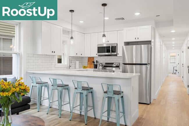 Foto del edificio - Furnished Bedroom with Private Bath in South Boston