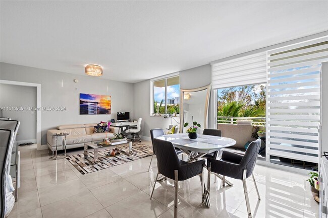 Foto del edificio - 2775 NE 187th St