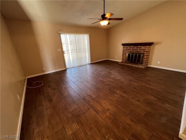 Foto del edificio - 4404 Aladdin Ln