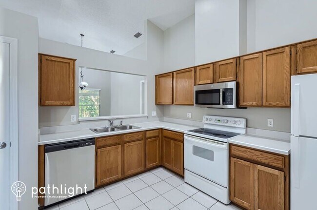 Building Photo - 926 River Cove Ave
