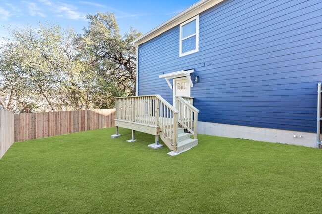 Building Photo - Modern Townhome for Rent – Modern Living at Its Best!