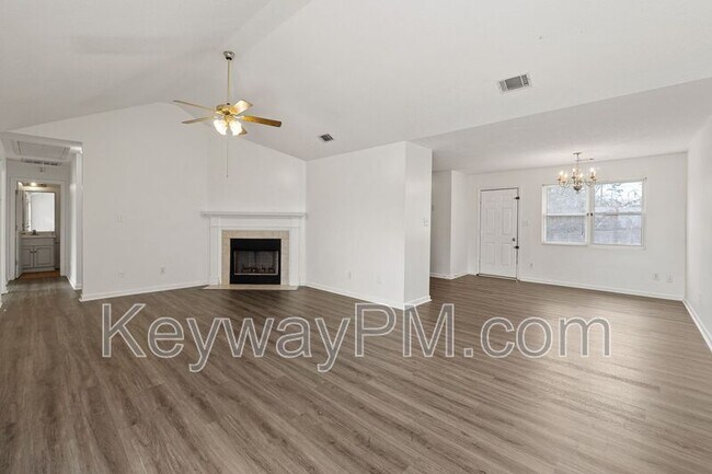 Foto del edificio - 2807 Crosscreek Rd