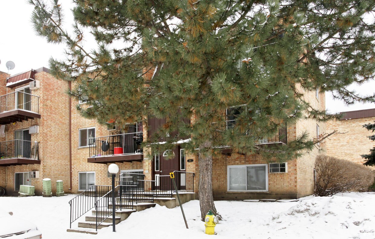 Foto del edificio - 301 W Hawthorne Cir