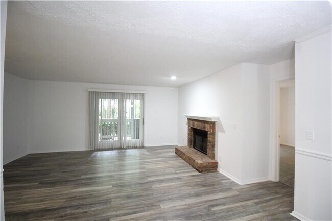 Foto del edificio - 204 Warm Springs Cir