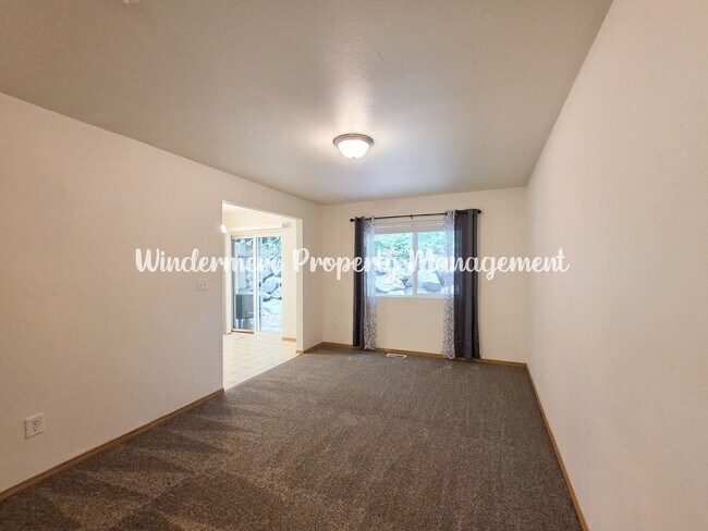 Foto del edificio - 1998 NE Green Glen Ln
