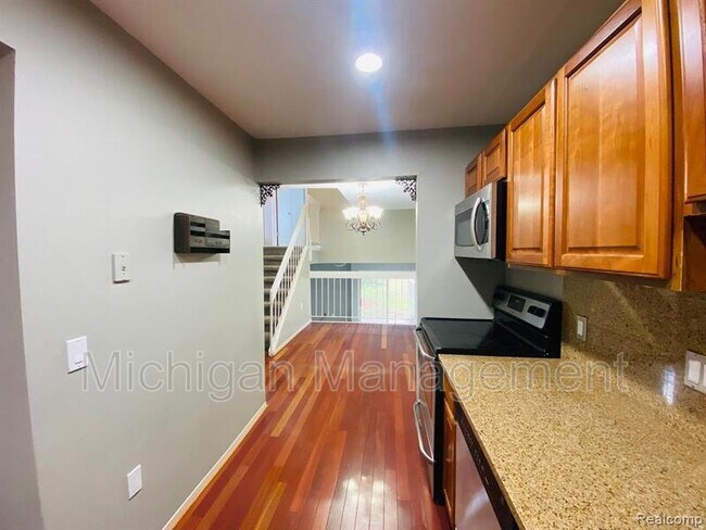 Building Photo - 39600 Kartar Ln