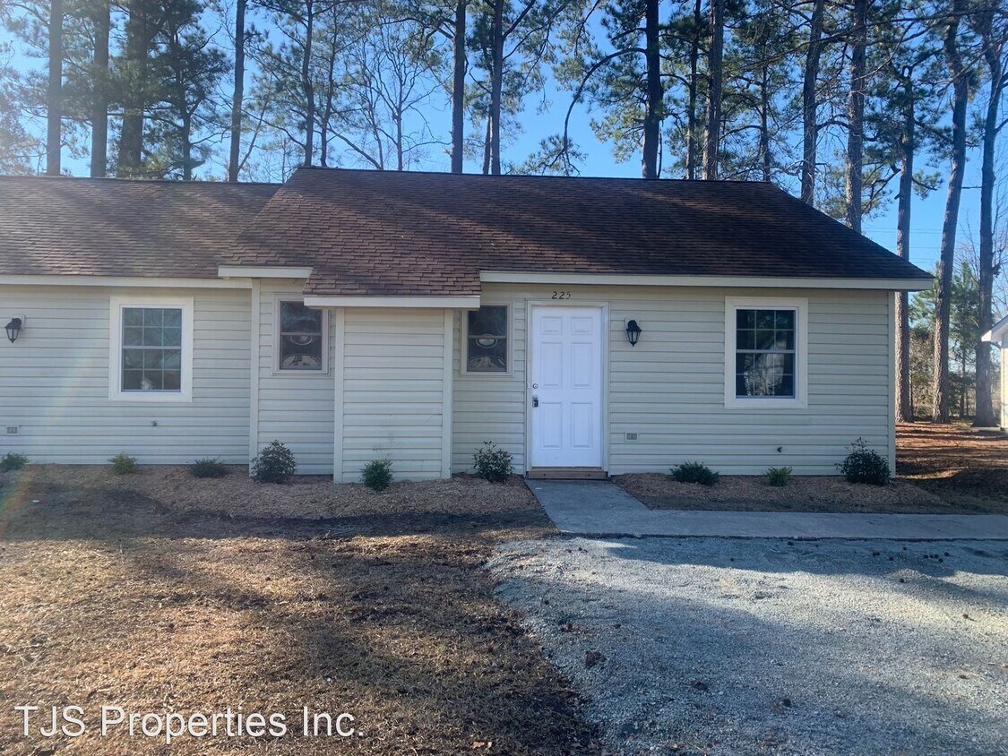 2 br, 1 bath House 225 Cedar Ridge Ln House Rental in Havelock, NC