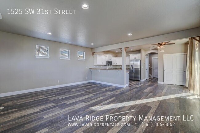 Building Photo - 1525 SW 31st St