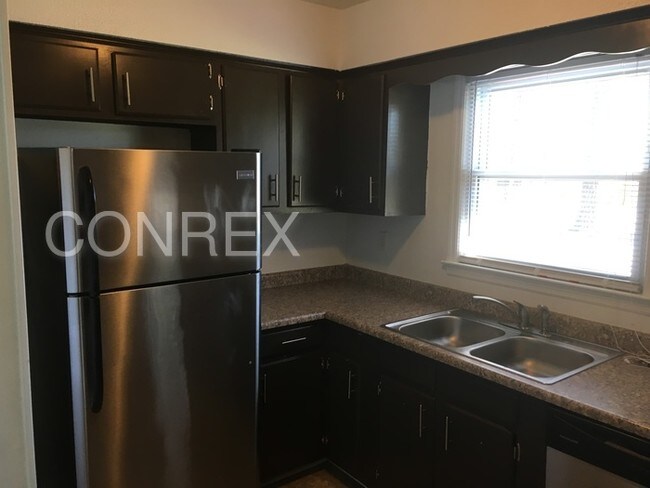 Foto del edificio - 202 7 Oaks Ln