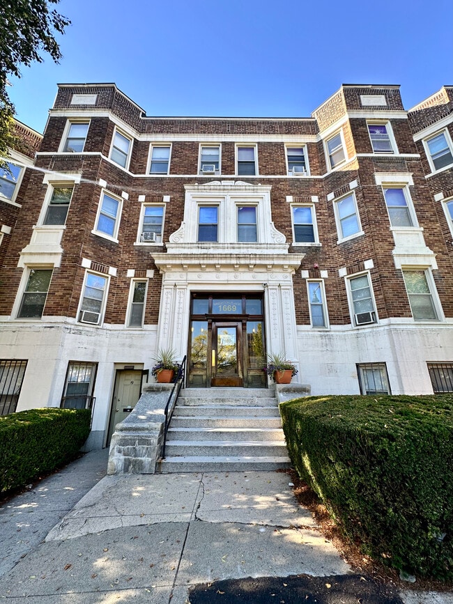 Building Photo - 1669 Commonwealth Ave