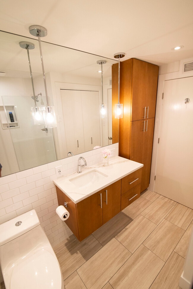 Building Photo - 800 Haid Ct