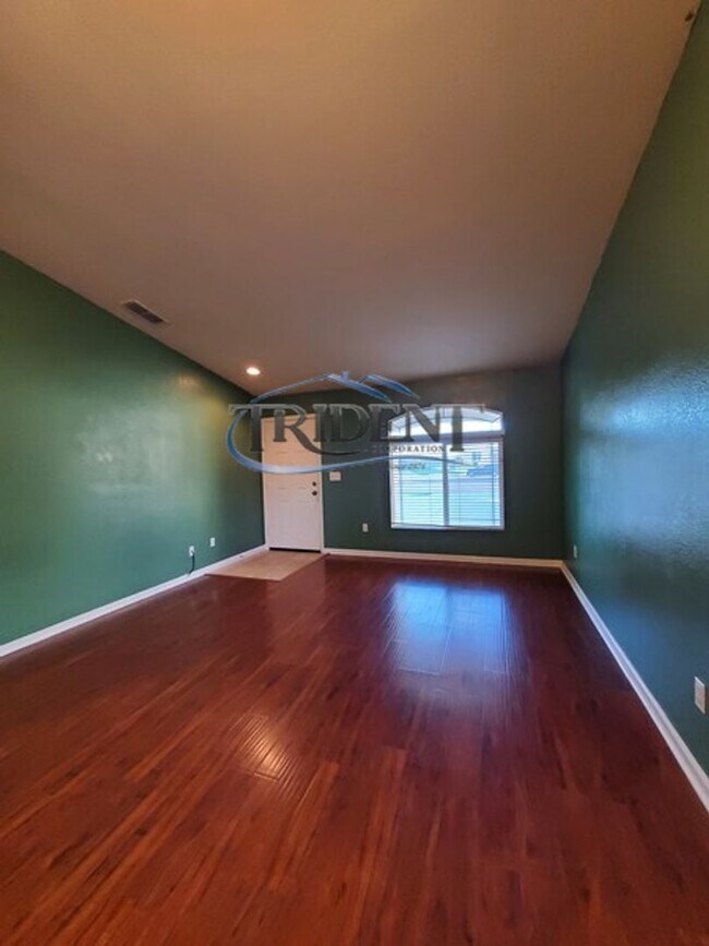 Foto del edificio - 4 bedroom, 2 bath house