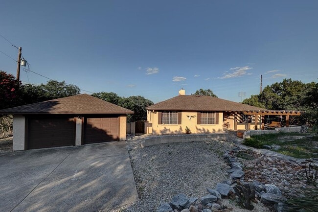 Building Photo - 115 Chaparral Pl W