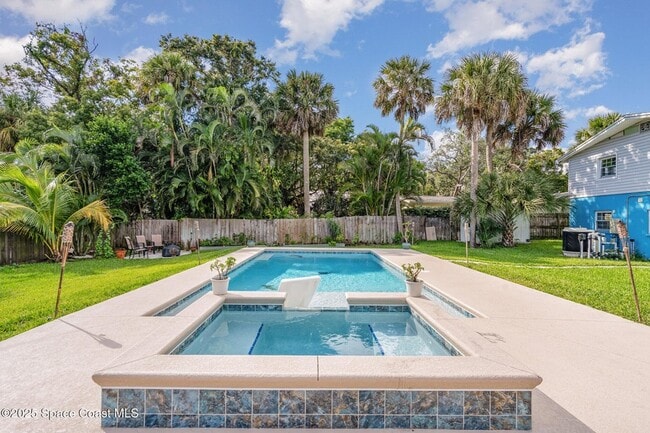 Building Photo - 409 E Melbourne Ave