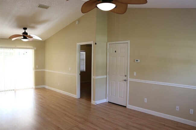 Building Photo - 4016 White Pine Ln