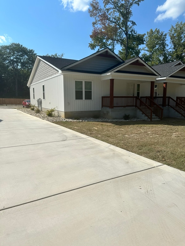 Building Photo - 134 N Clarendon Dr