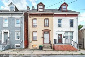 Building Photo - 78 W Boundary Ave