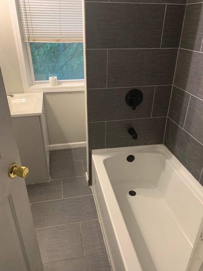 Building Photo - 349 W 28th St