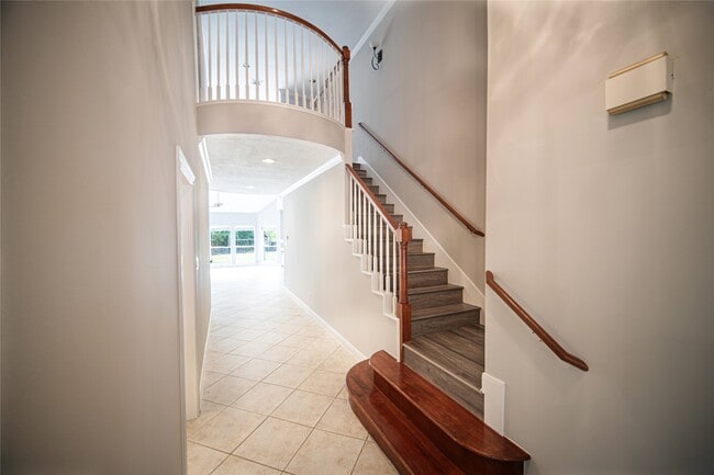 Building Photo - 4423 Lakeshore Forest Dr