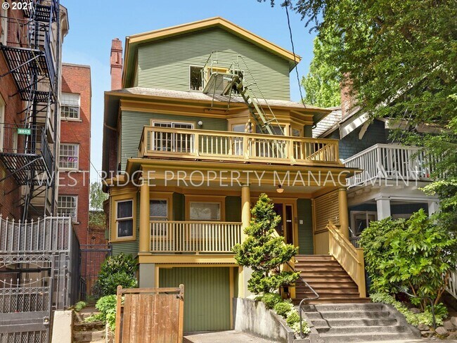 Building Photo - 133 NW Trinity Pl