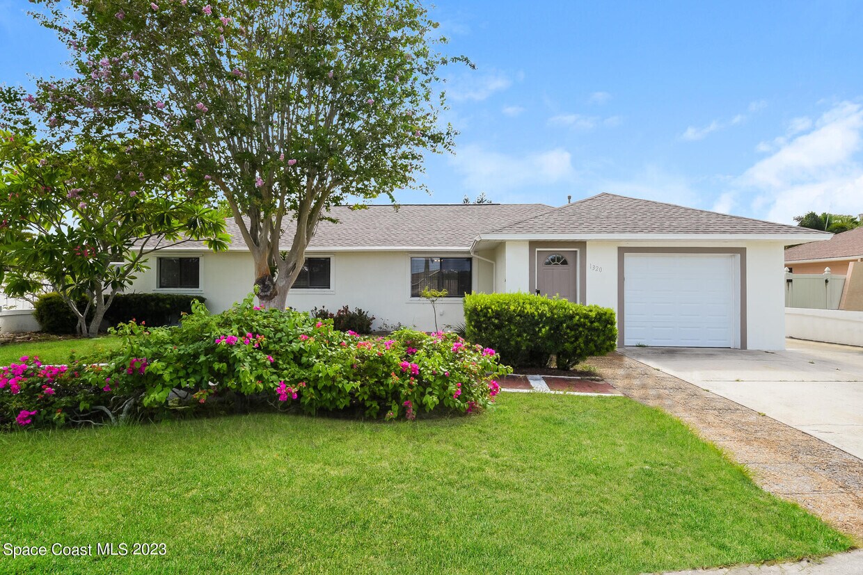 Foto principal - 1320 Arlington Cir