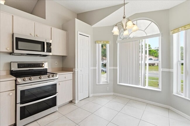 Building Photo - 1537 Ridge Pointe Dr
