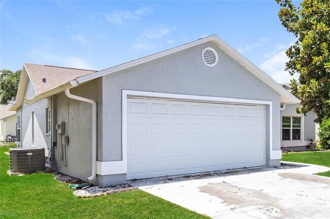 Building Photo - 8444 Yearling Ln
