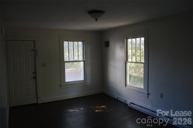 Foto del edificio - 247 N Main St