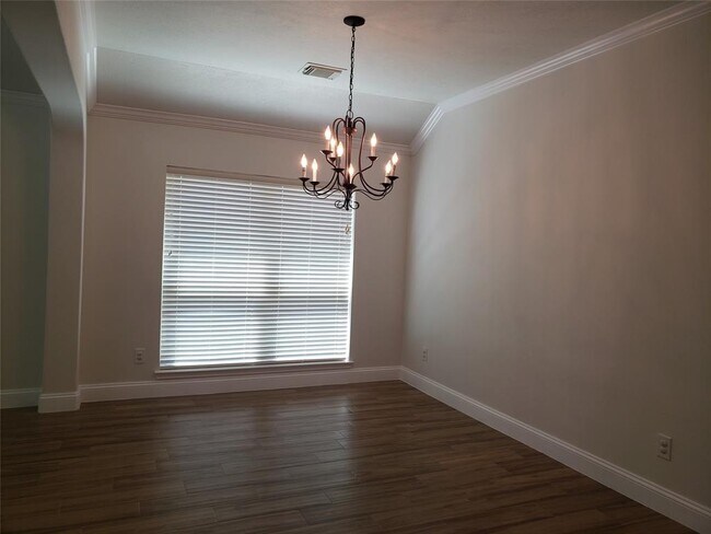 Building Photo - 2208 Appian Way