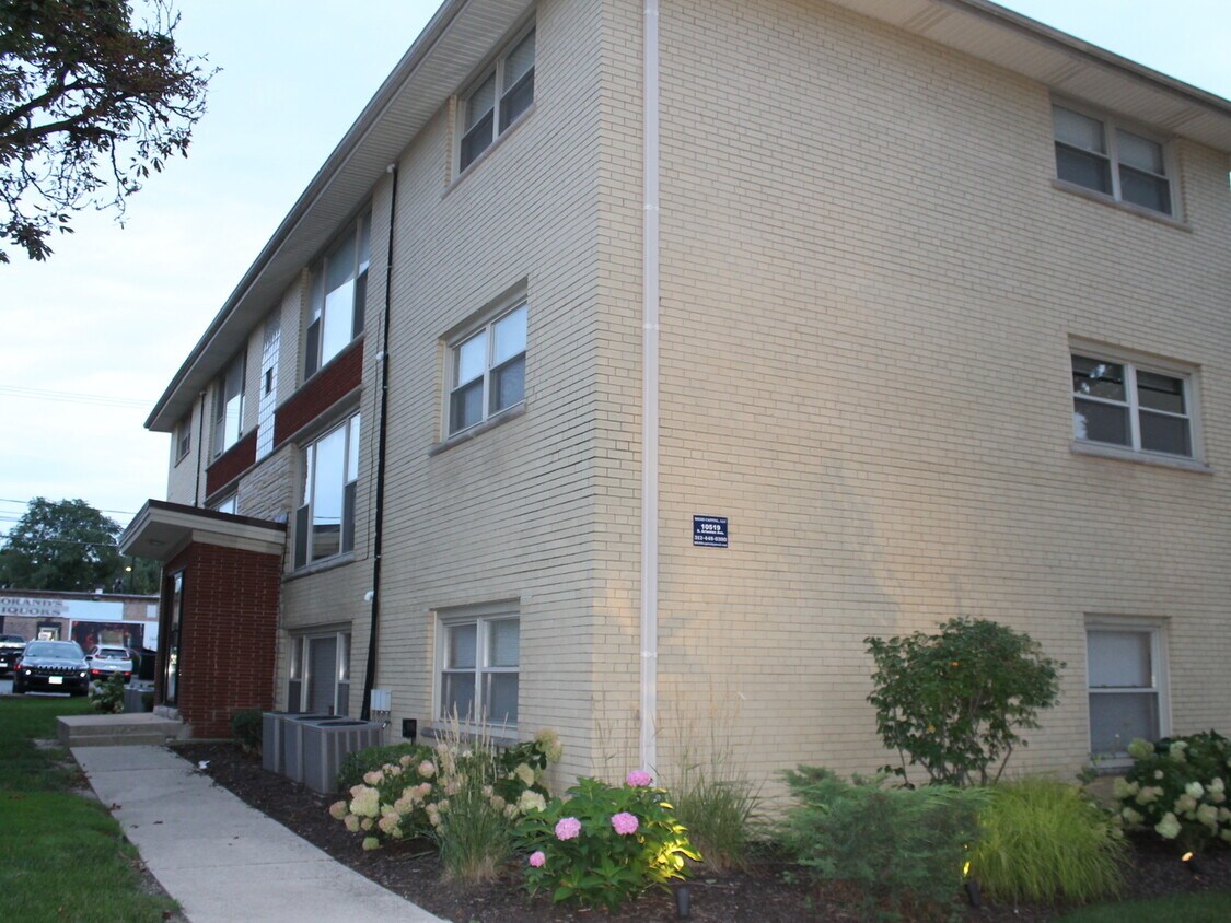 Foto principal - 10519 S Artesian Ave