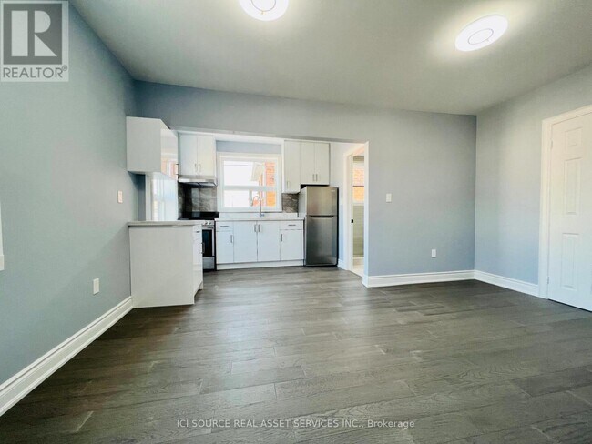 Photo du bâtiment - 1342 Weston Rd