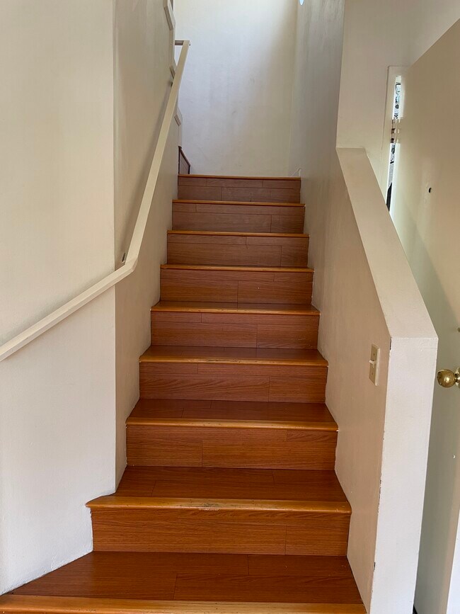 Stairs - 19400 Wyandotte St