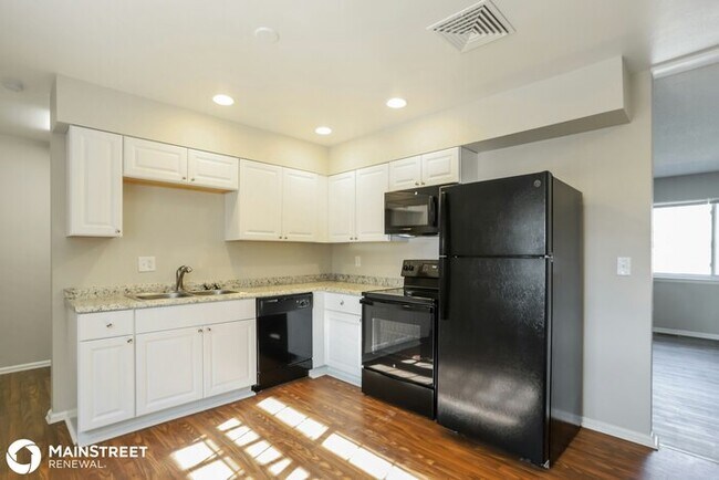 Building Photo - 987 S NEWARK ST, AURORA, CO 80012