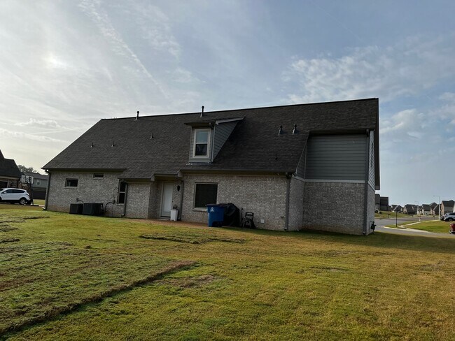Foto del edificio - Immaculate Home built in 2022