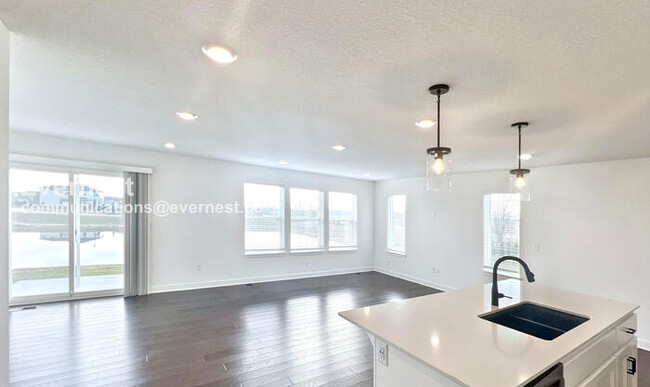 Foto del edificio - 27605 E Red Fox St