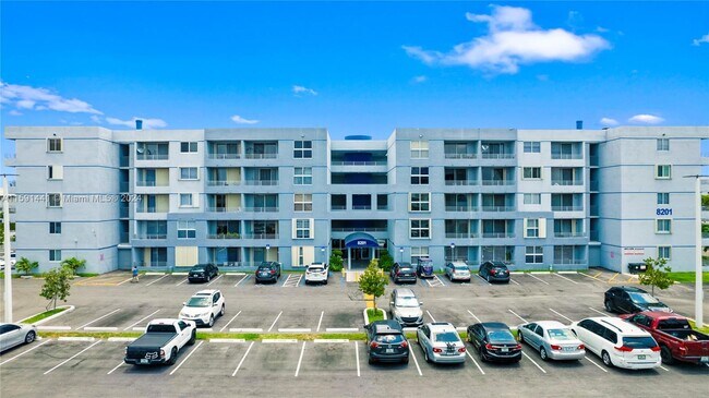 Foto del edificio - 8201 NW 8th St