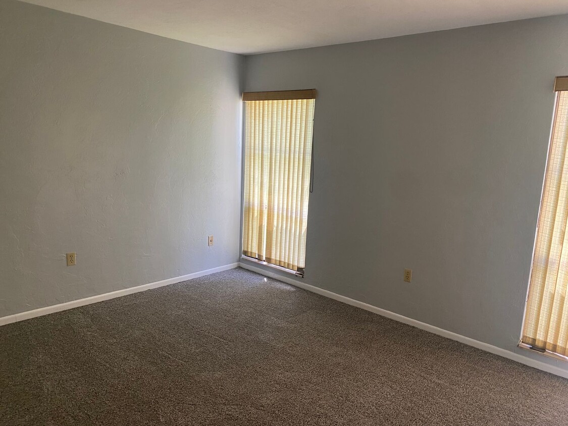 Building Photo - * MOVE IN SPECIAL - 2ND MONTHS RENT FREE *...