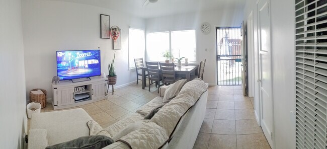 Sala de estar - 2823 W Vernon Ave
