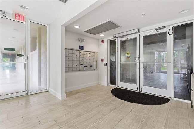 Foto del edificio - 4750 Dolphin Cay Ln S