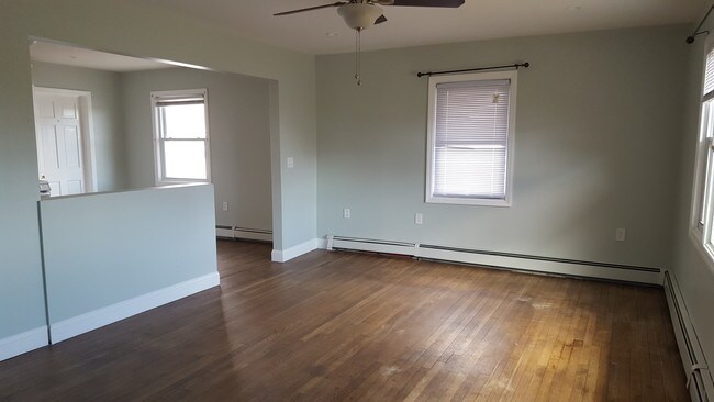 Building Photo - 44 E Beach Promenade