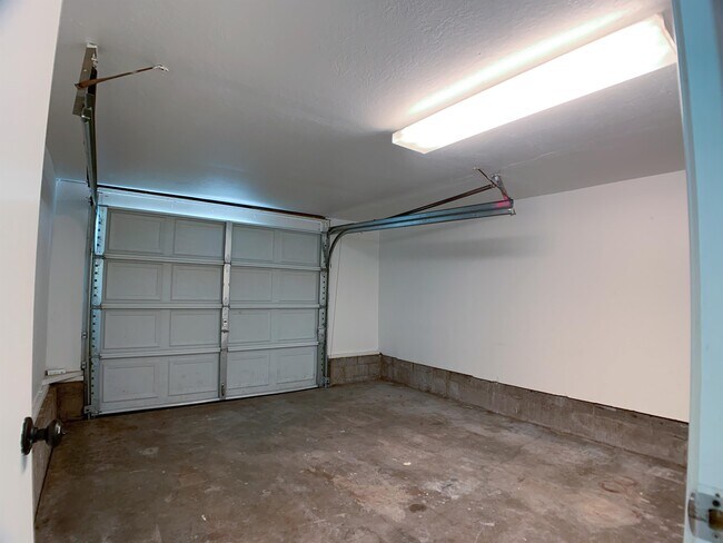 Building Photo - 814 Dakota St