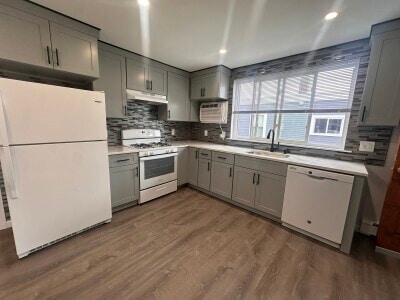 Building Photo - 251 Elm St