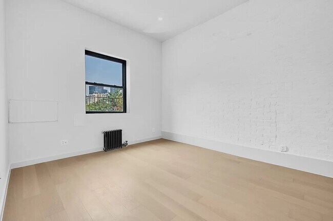 Building Photo - 184 Bleecker St